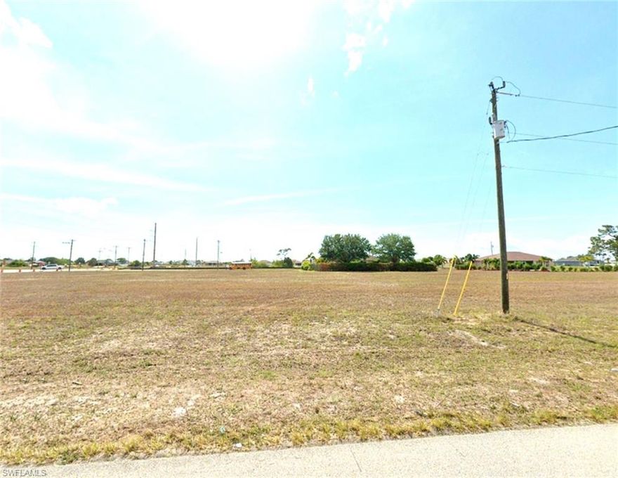 Unique opportunity in the heart of Cape Coral. This lot offers enough space to build a house with a garage and pool. Don't miss the chance to make this place your new home or your next investment.
This oversized lot at 2408 NW 7th Pl is located in a rapidly developing area with newly built homes nearby. Convenient access to Burnt Store Rd, shopping, restaurants, schools, and parks. If you want more information, feel free to contact me.