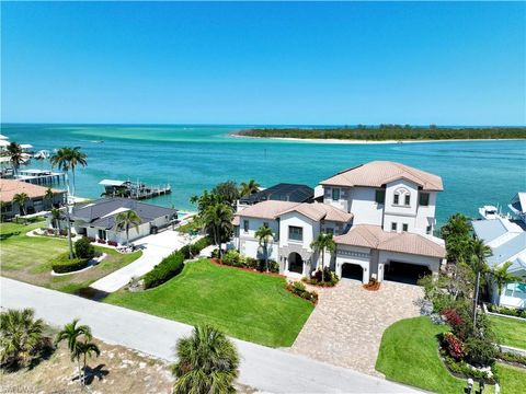 26 Dolphin CIR NAPLES FL 34113