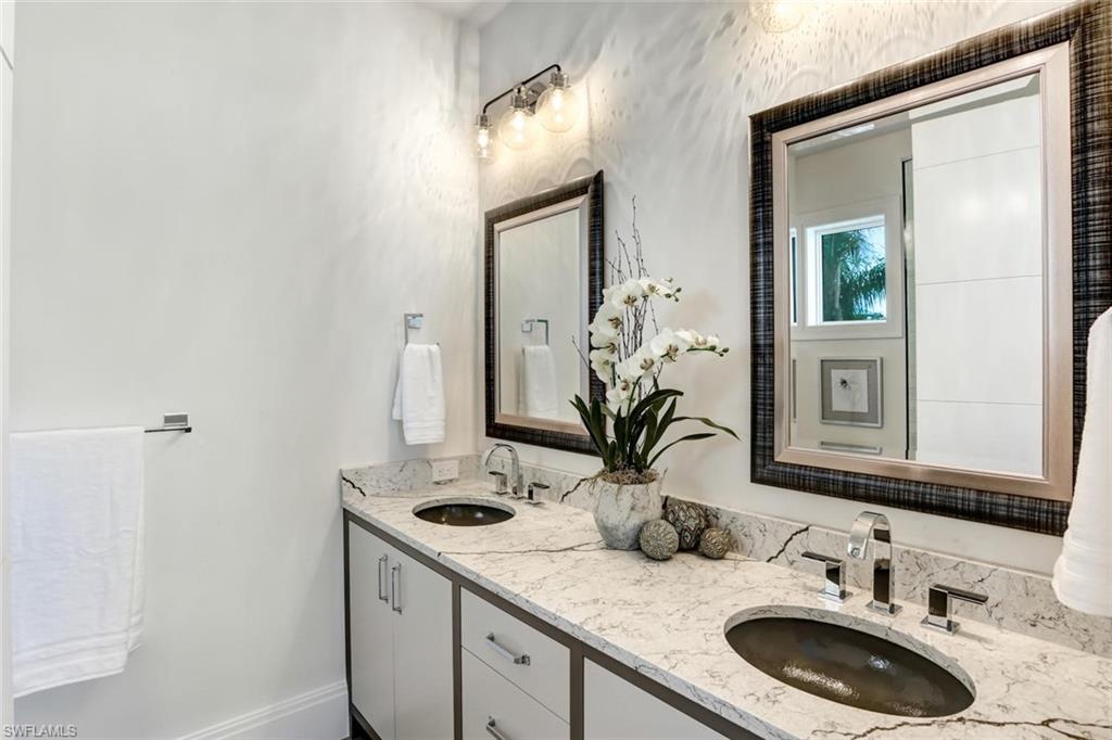 BAREFOOT BEACH - Residential