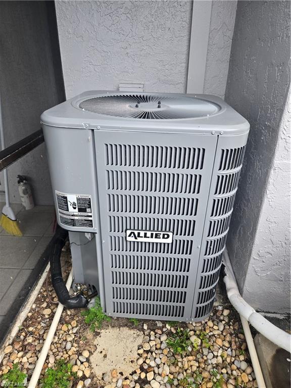 CONTEMPORARY  CONDO - Residential