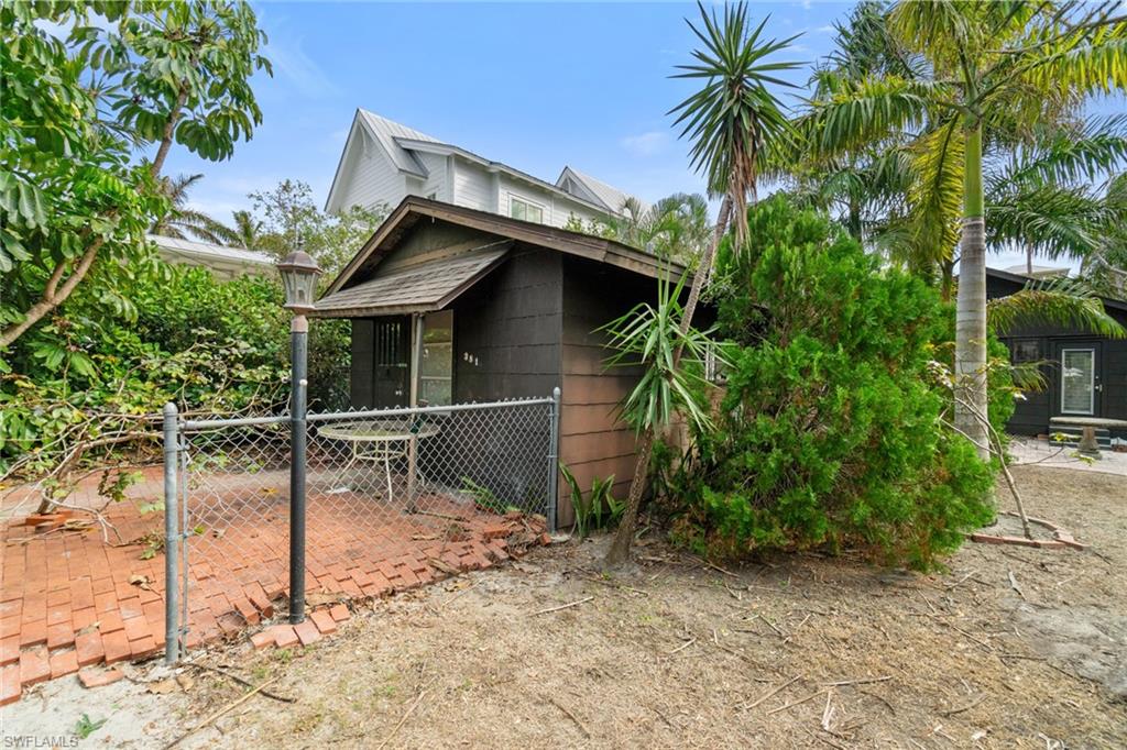 OLDE NAPLES - Residential