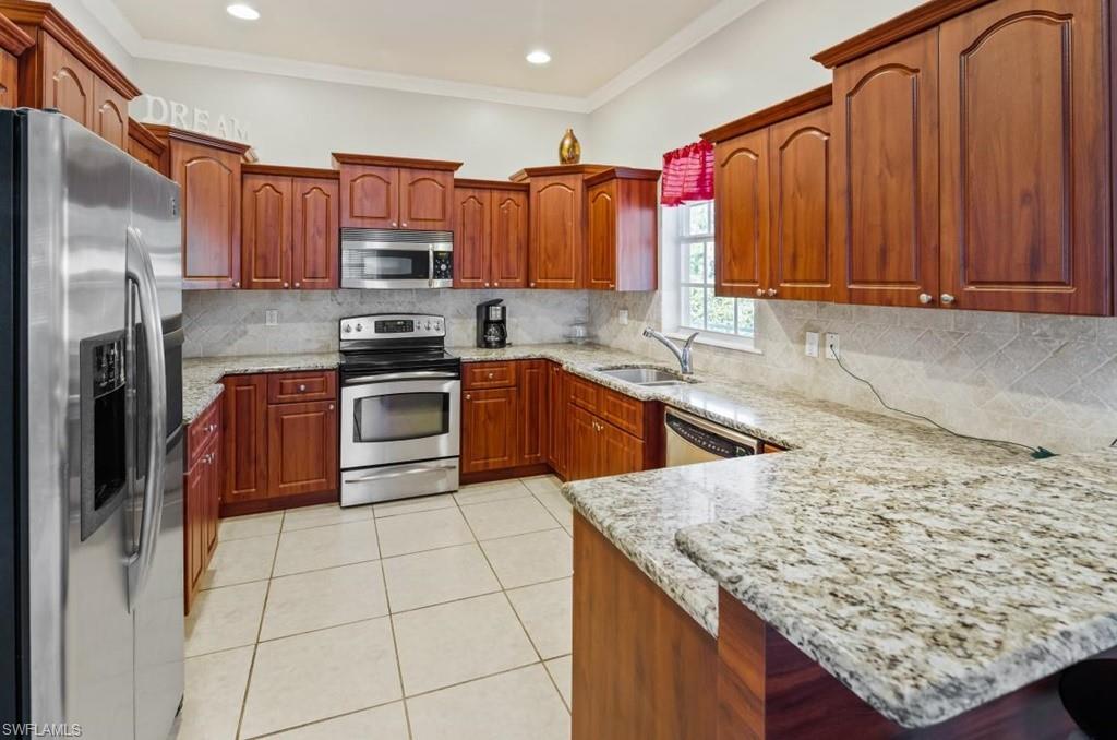 GOLDEN GATE ESTATES - Residential