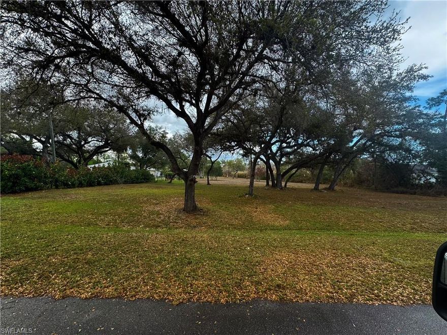 Nice 2.73-acre parcel in GOLDEN GATE ESTATES!****98%Upland !!!!!!!!Report available. Build your new home or vacation home in sunny SW Florida! Country living but still within driving distance of the beautiful beaches of Naples, Florida! No HOA fee!!!No restrictions!!