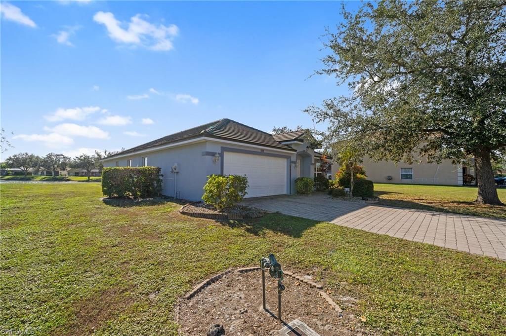 VALENCIA LAKES - Residential