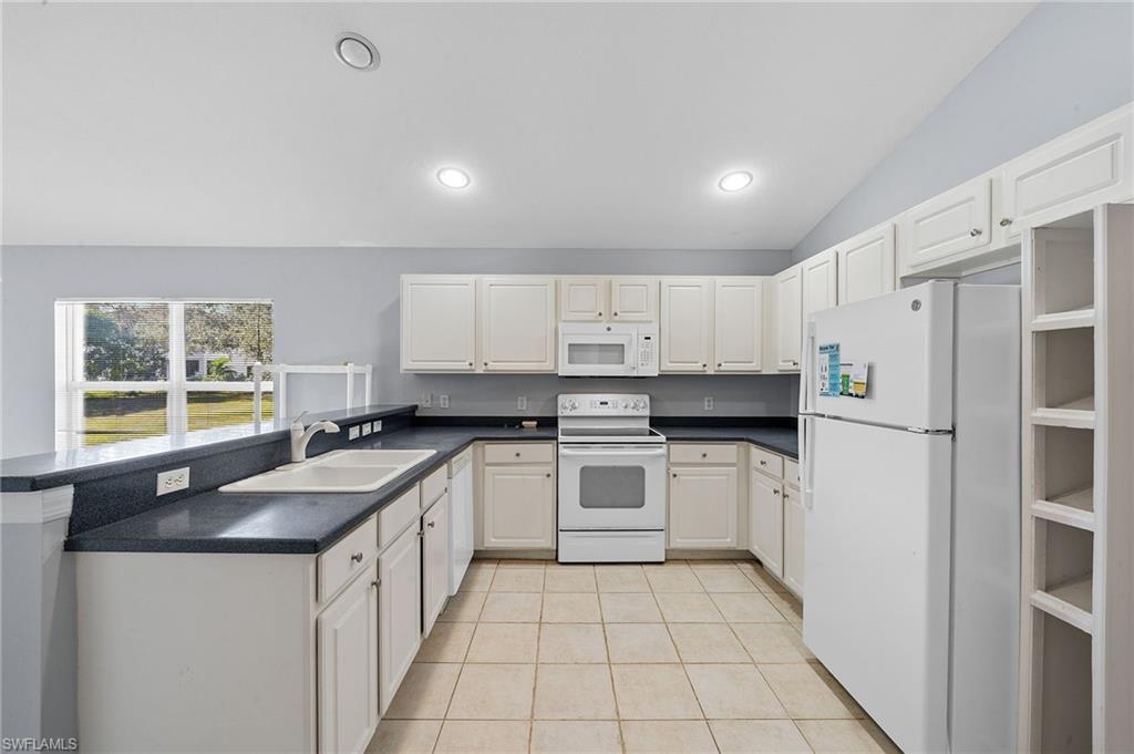 VALENCIA LAKES - Residential