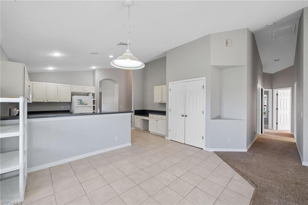 VALENCIA LAKES - Residential