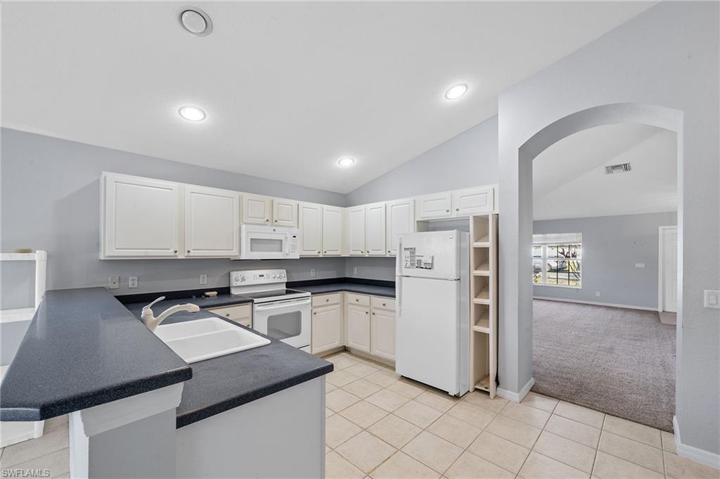 VALENCIA LAKES - Residential