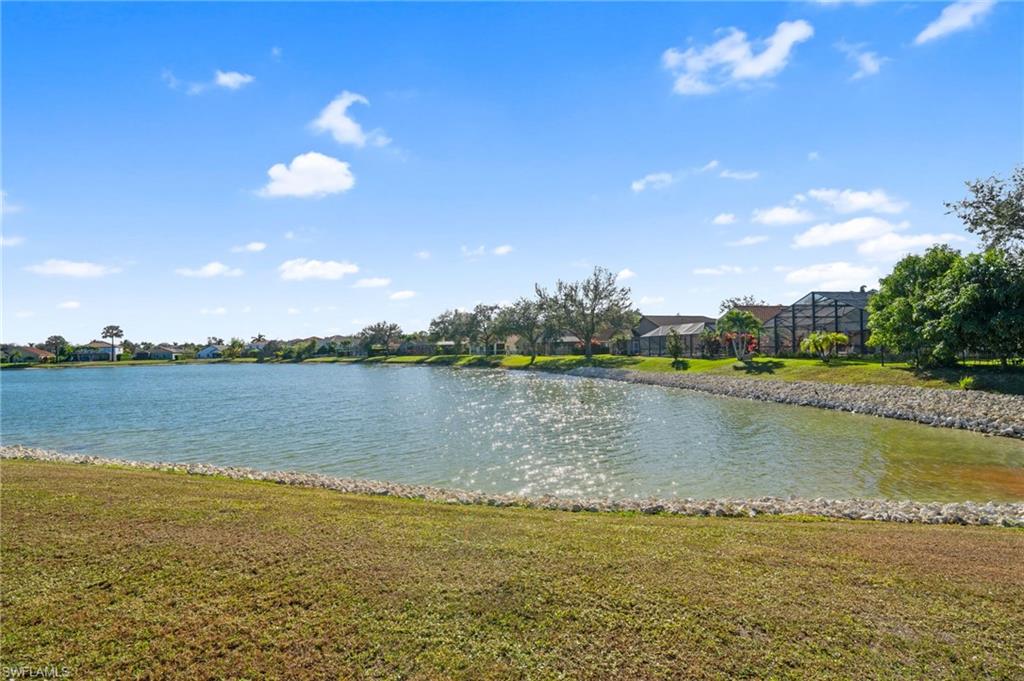 VALENCIA LAKES - Residential