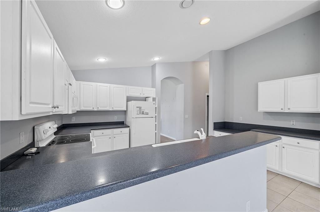 VALENCIA LAKES - Residential