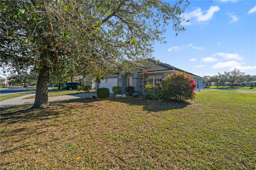 VALENCIA LAKES - Residential