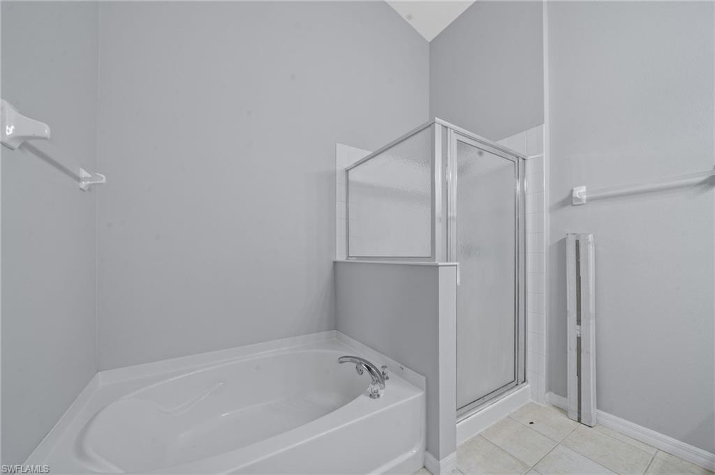 VALENCIA LAKES - Residential