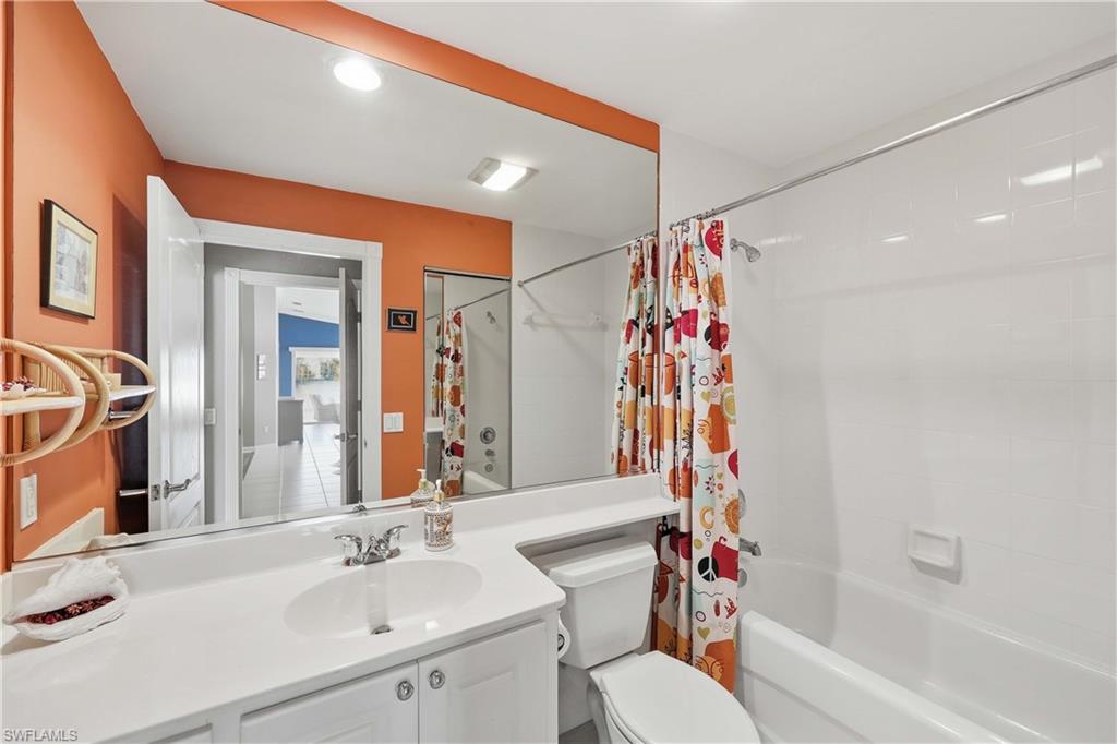 ISLAND WALK - Residential