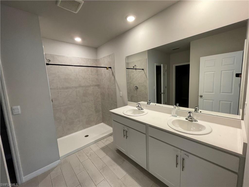 CORAL BAY - Residential Lease