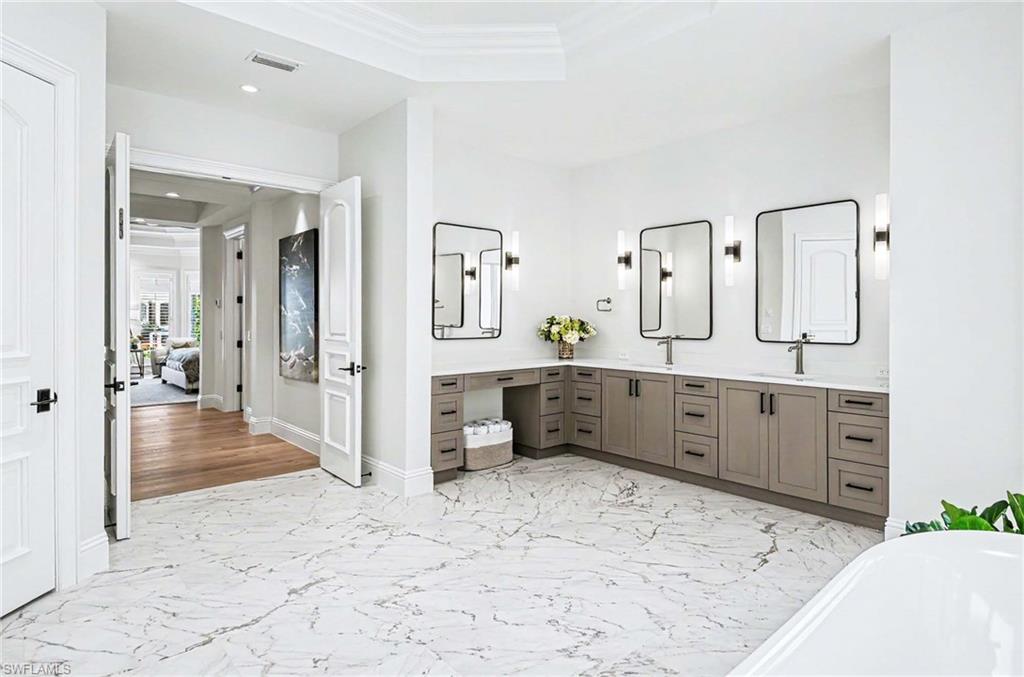 AQUALANE SHORES - Residential