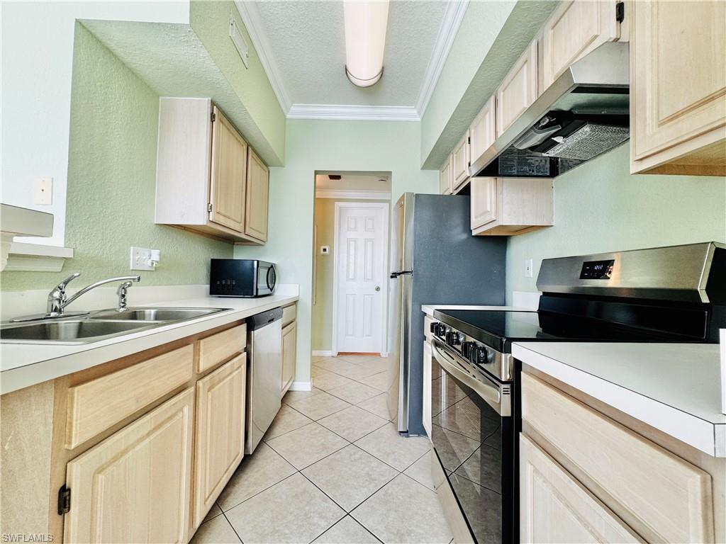 THE TIDES AT PELICAN LANDING - Residential Lease