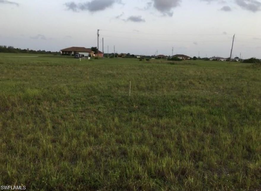 LOT FOR SALE!!Great opportunity to build the house of your dreams , located in a very central and familiar place in the city of cape coral