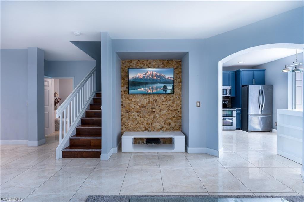 COLONNADE AT FORUM - Residential