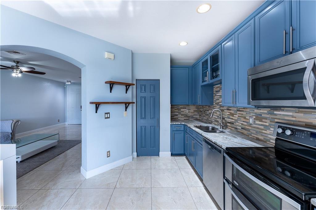 COLONNADE AT FORUM - Residential