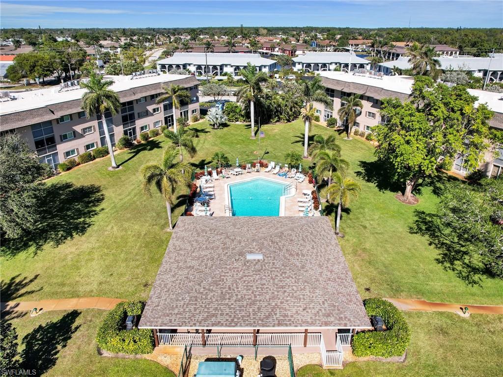 COUNTRY CLUB MANOR - Residential