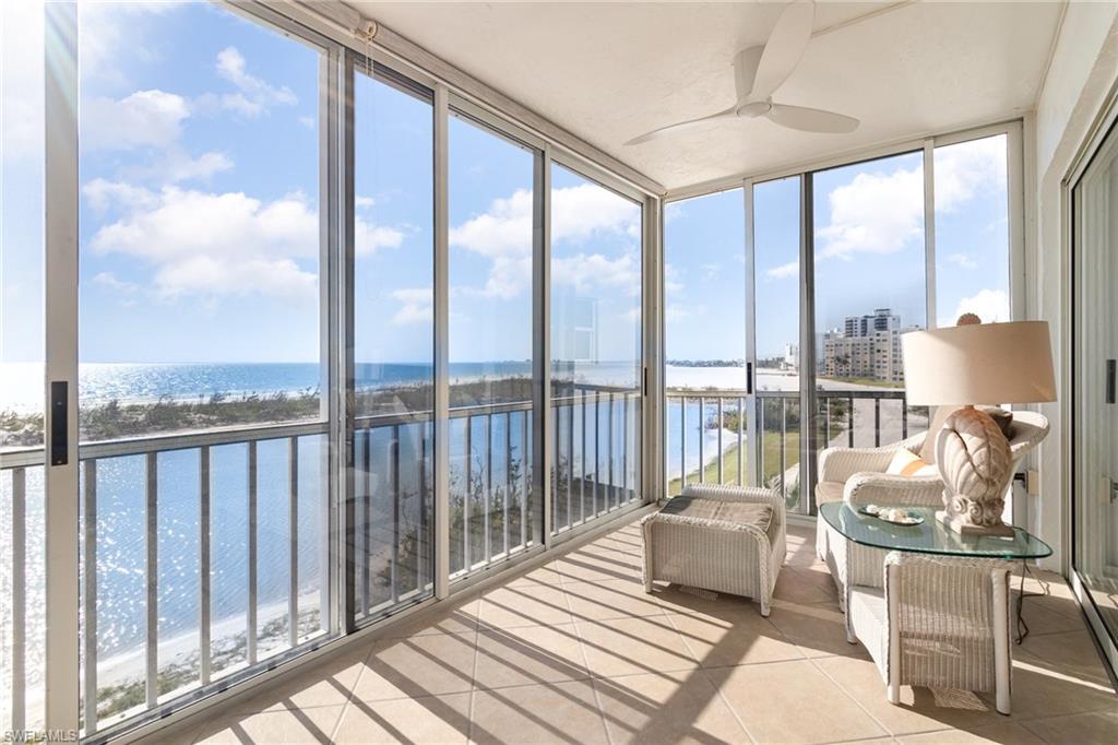 ISLAND REEF CONDO - Residential