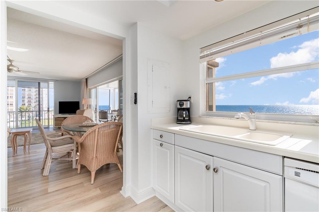 ISLAND REEF CONDO - Residential