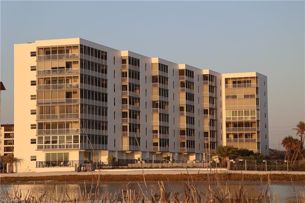 ISLAND REEF CONDO - Residential