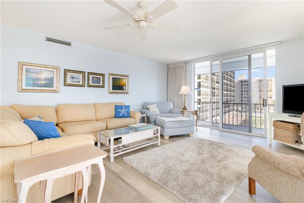 ISLAND REEF CONDO - Residential