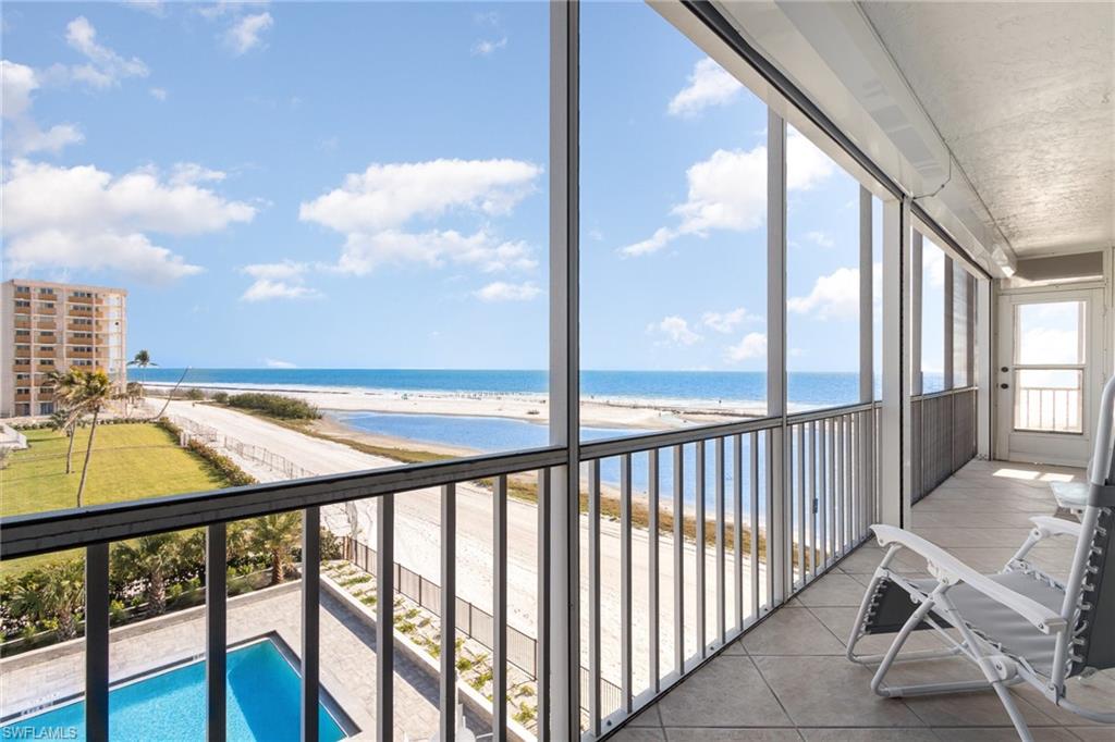 ISLAND REEF CONDO - Residential