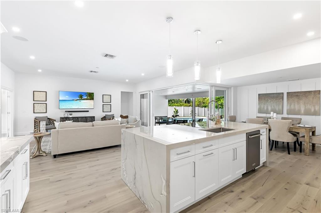 MOORINGS - Residential