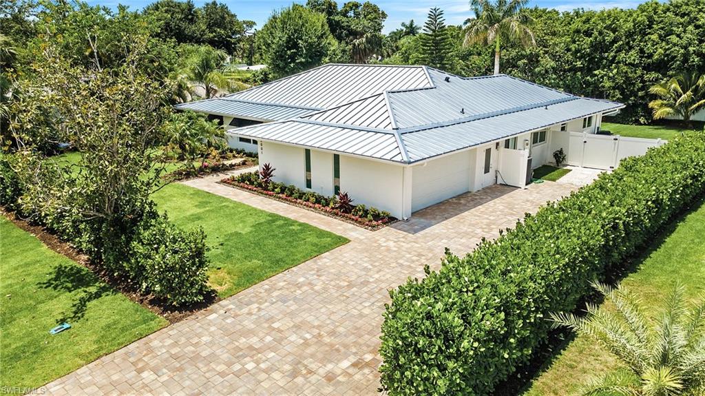 MOORINGS - Residential