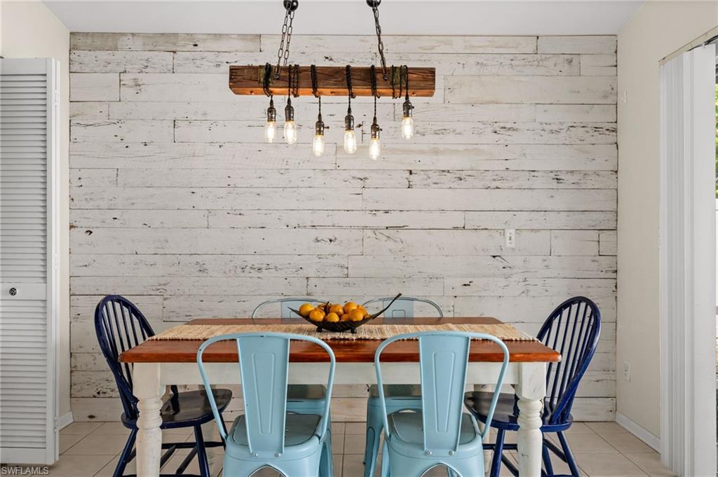 FOXMOOR LAKES - Residential