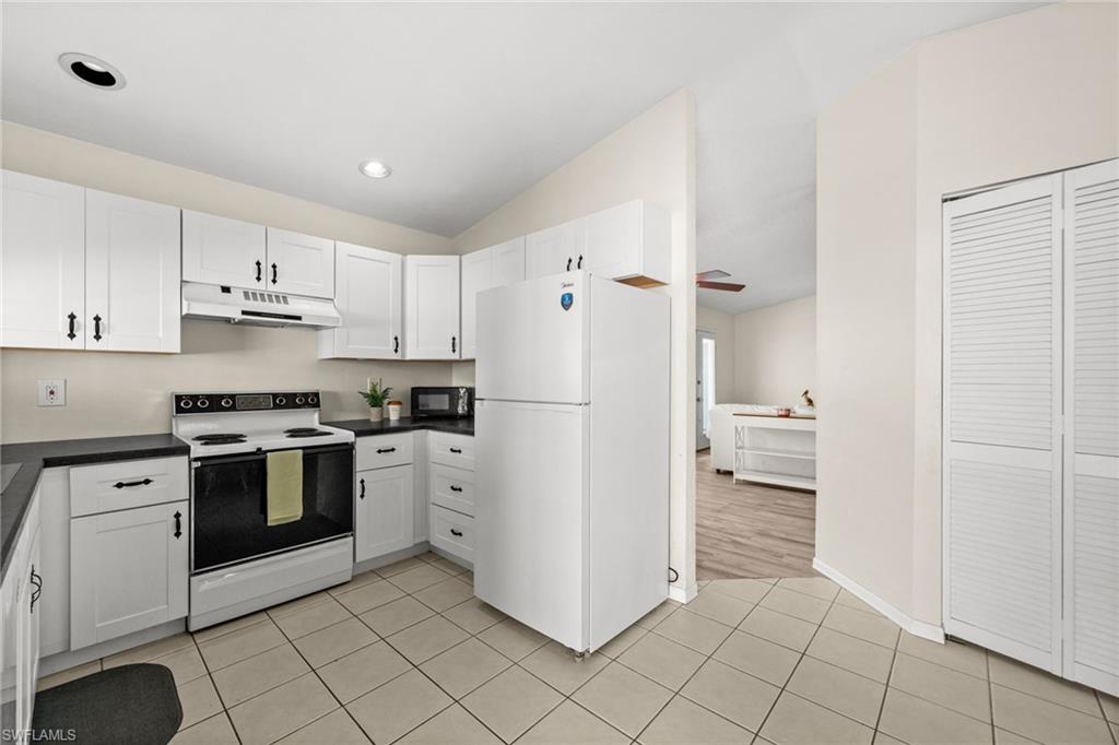 FOXMOOR LAKES - Residential