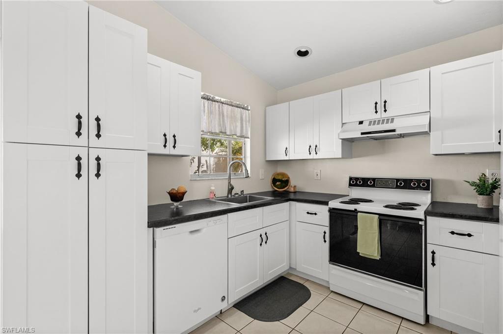 FOXMOOR LAKES - Residential