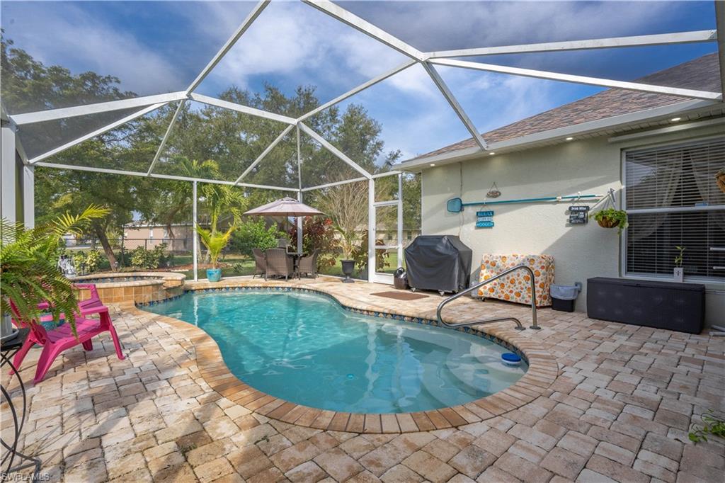 VARSITY LAKES - Residential