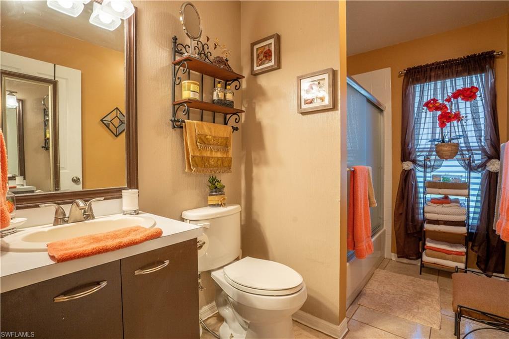 VARSITY LAKES - Residential