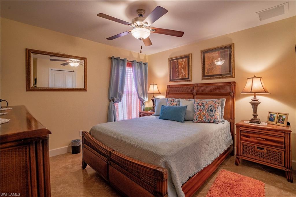 VARSITY LAKES - Residential