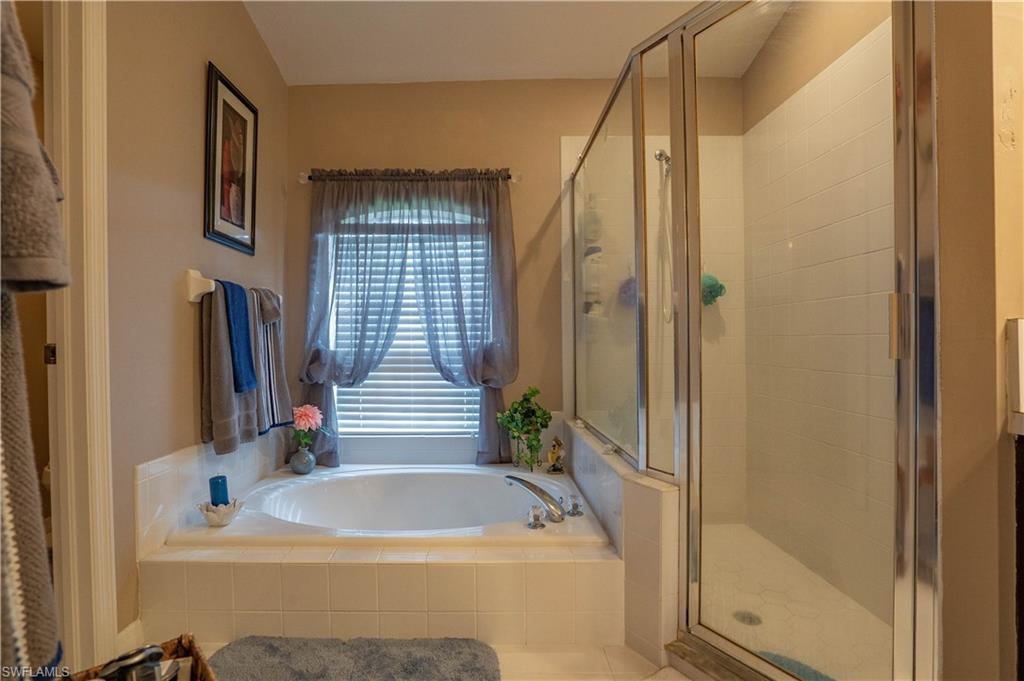 VARSITY LAKES - Residential