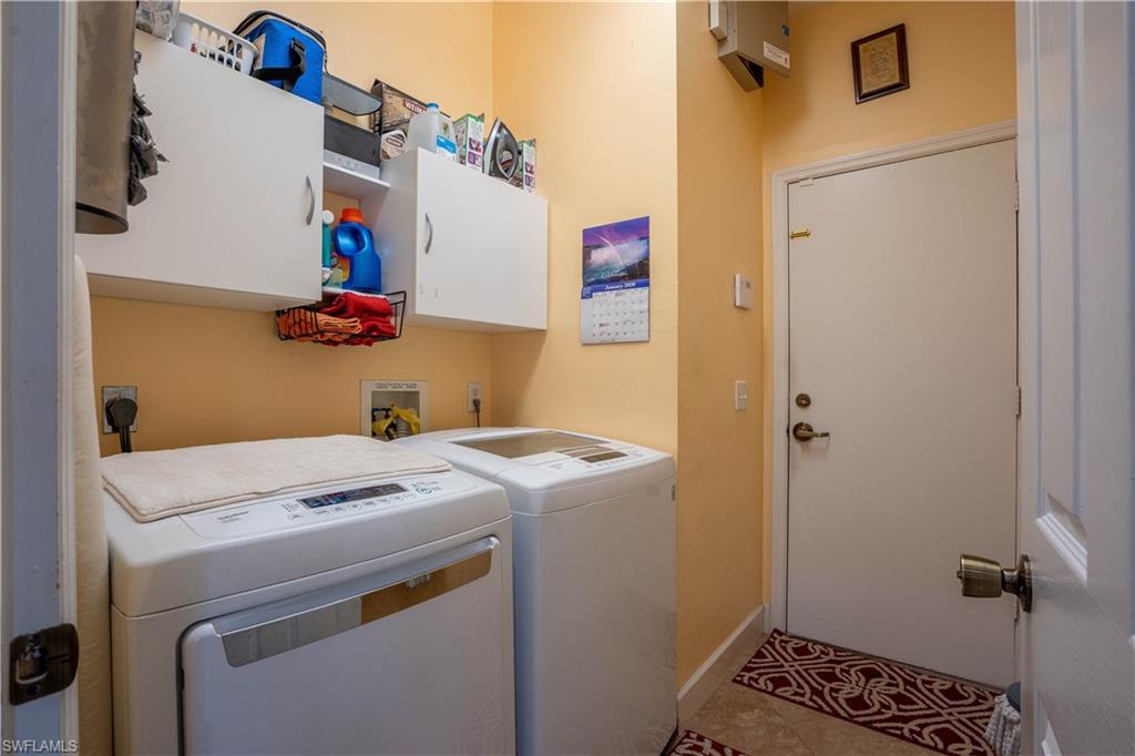 VARSITY LAKES - Residential