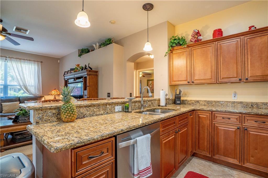 VARSITY LAKES - Residential