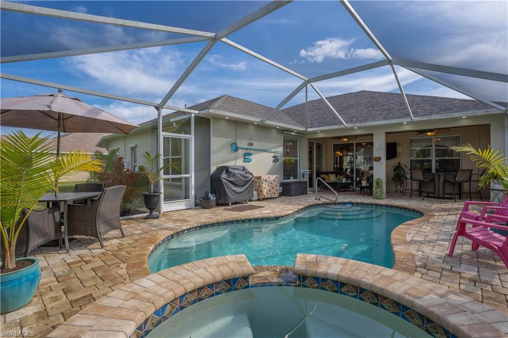 VARSITY LAKES - Residential