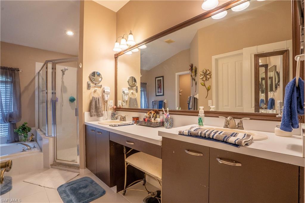 VARSITY LAKES - Residential