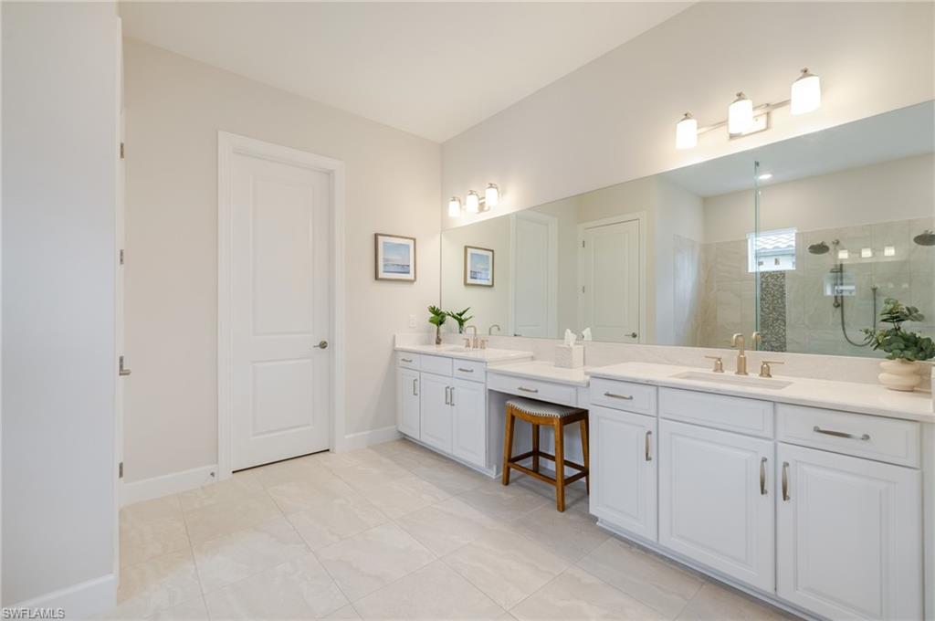 ESPLANADE LAKE CLUB - Residential