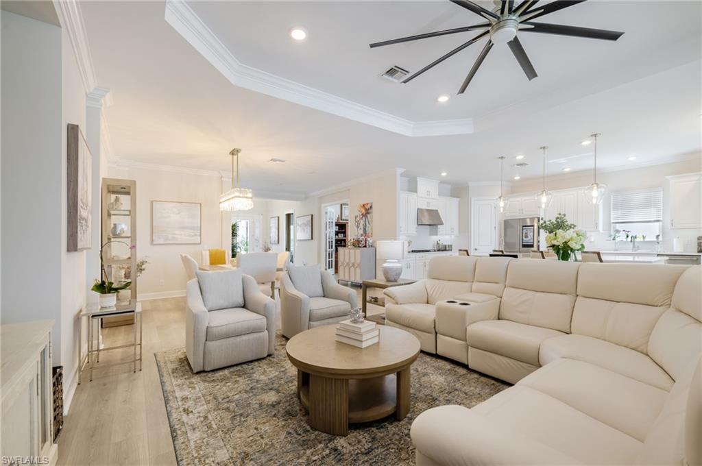 ESPLANADE LAKE CLUB - Residential