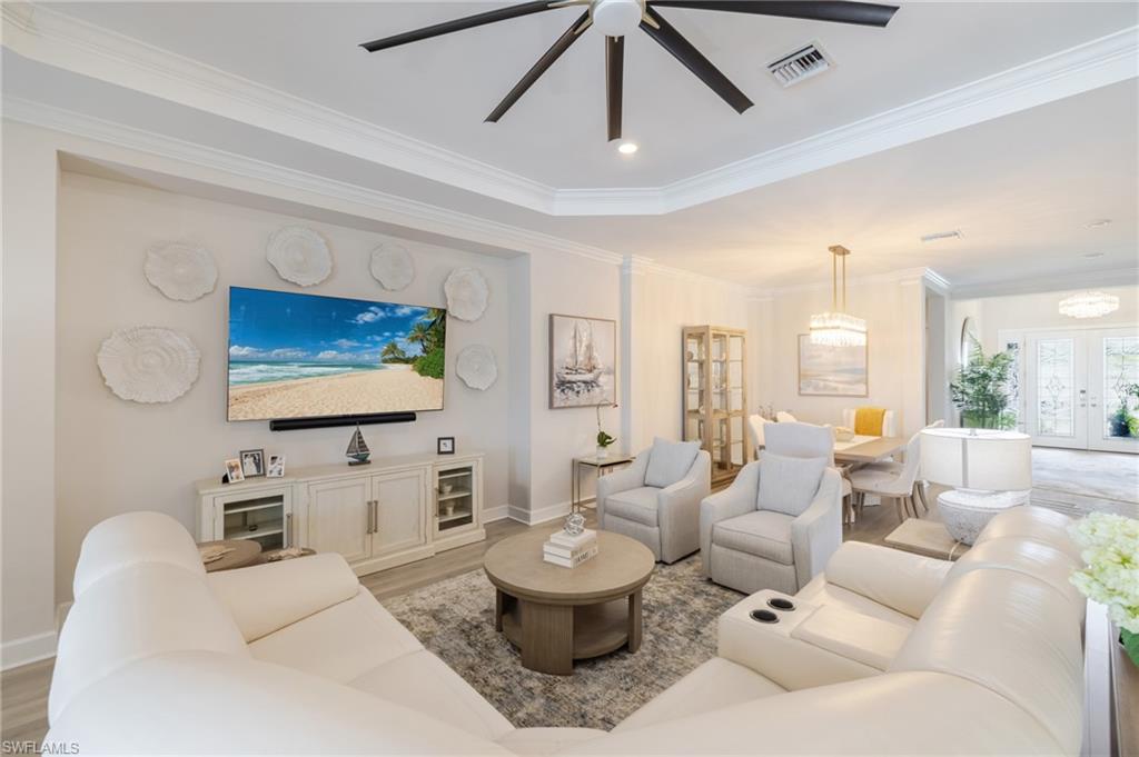 ESPLANADE LAKE CLUB - Residential