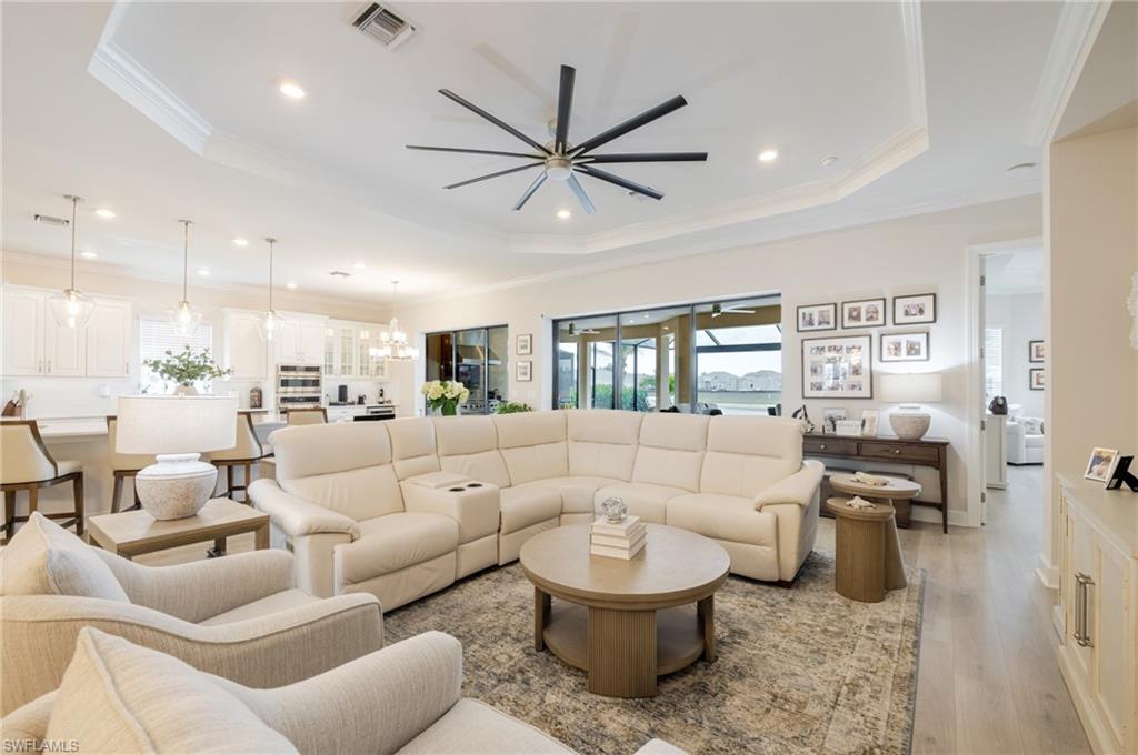 ESPLANADE LAKE CLUB - Residential