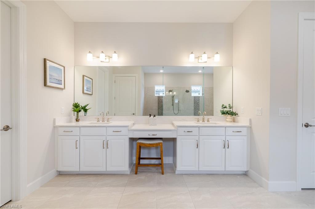 ESPLANADE LAKE CLUB - Residential