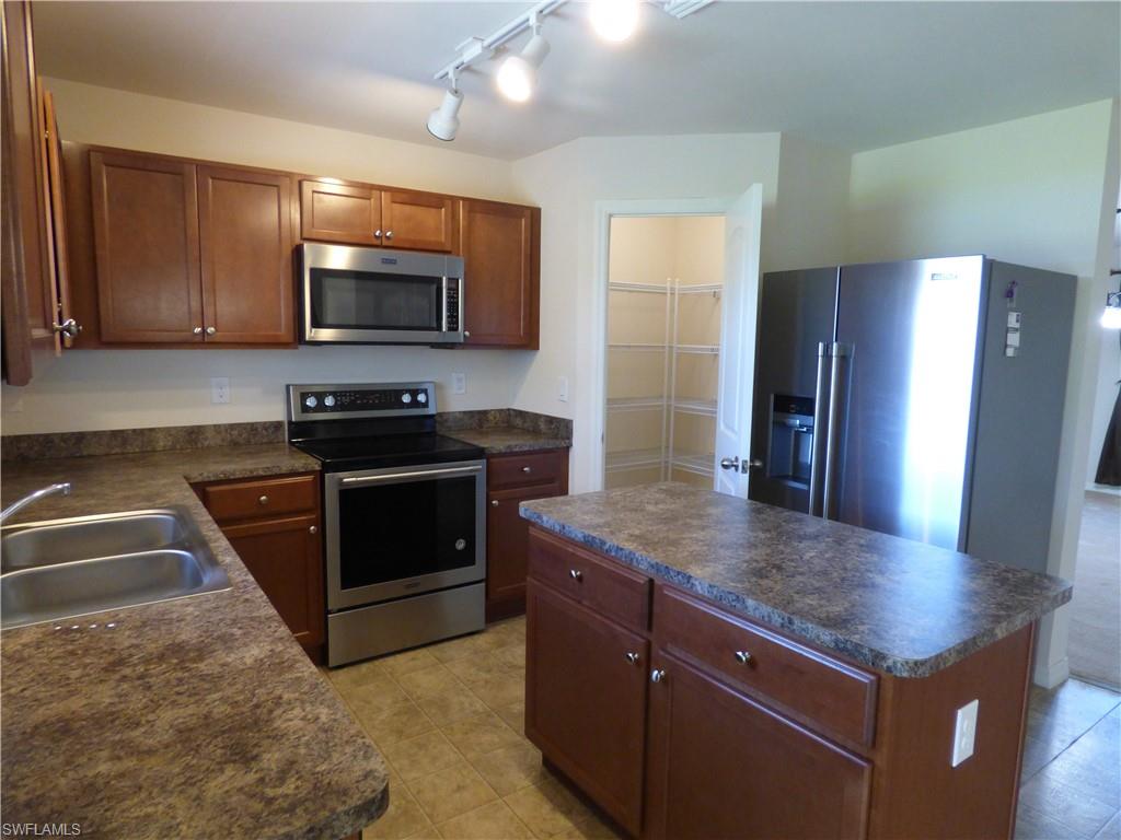 TOWN LAKES - Residential