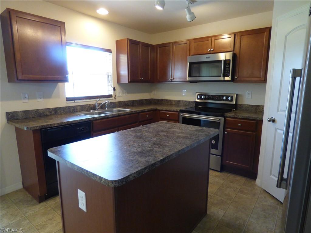 TOWN LAKES - Residential