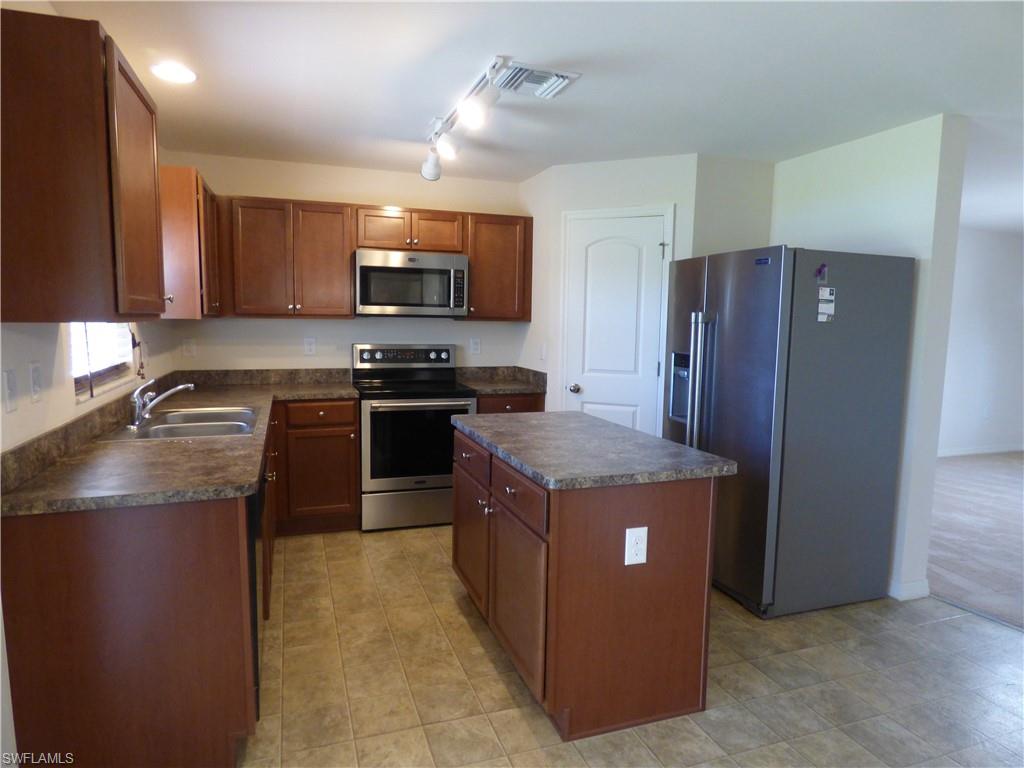 TOWN LAKES - Residential