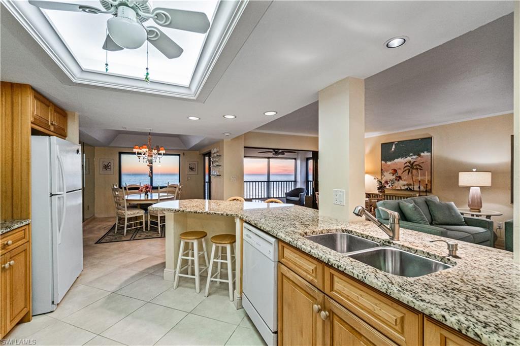 PELICAN POINTE CONDO - Residential